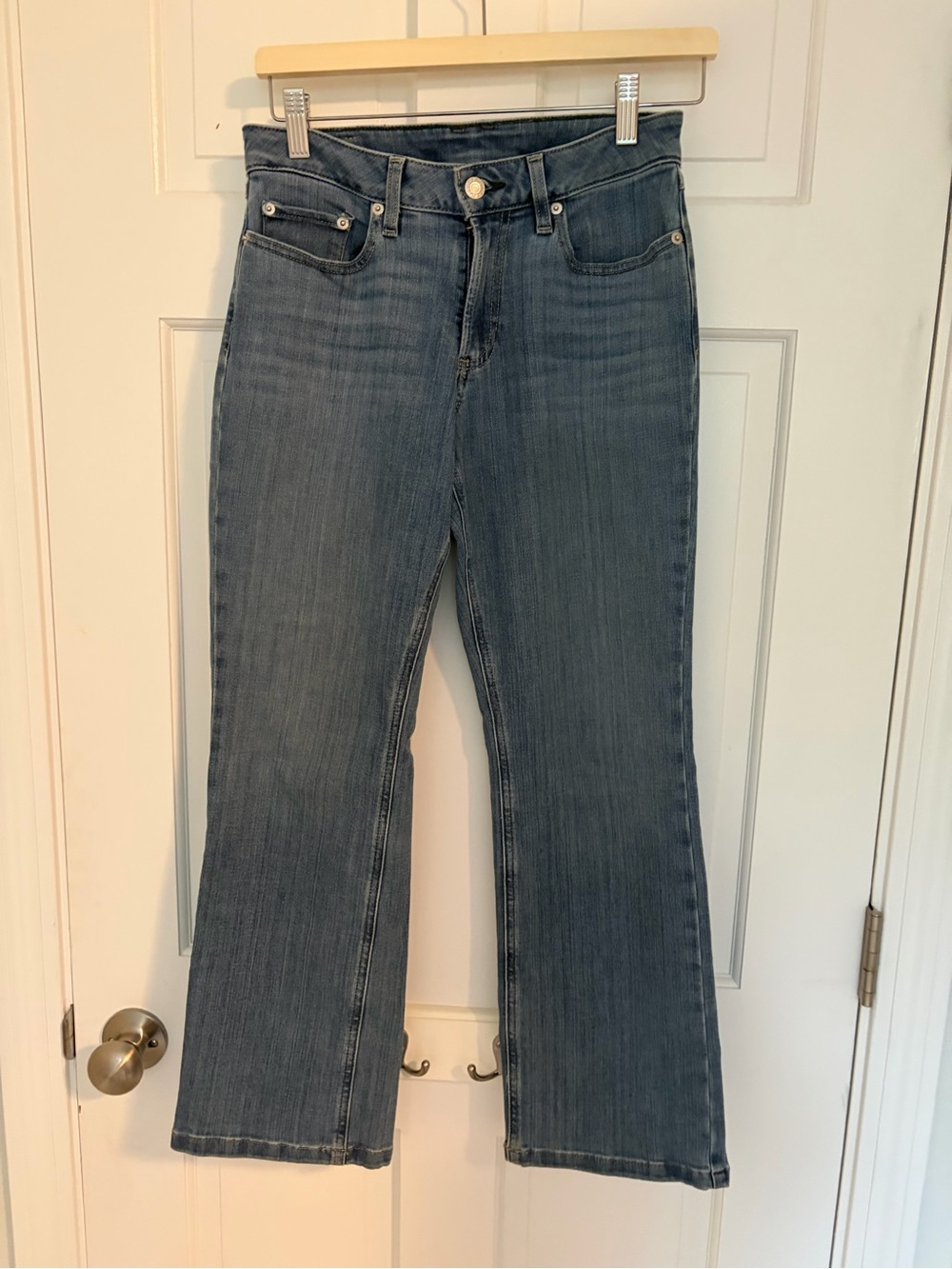 LL Bean Mid-Rise Flared Jeans in Medium Blue 6P